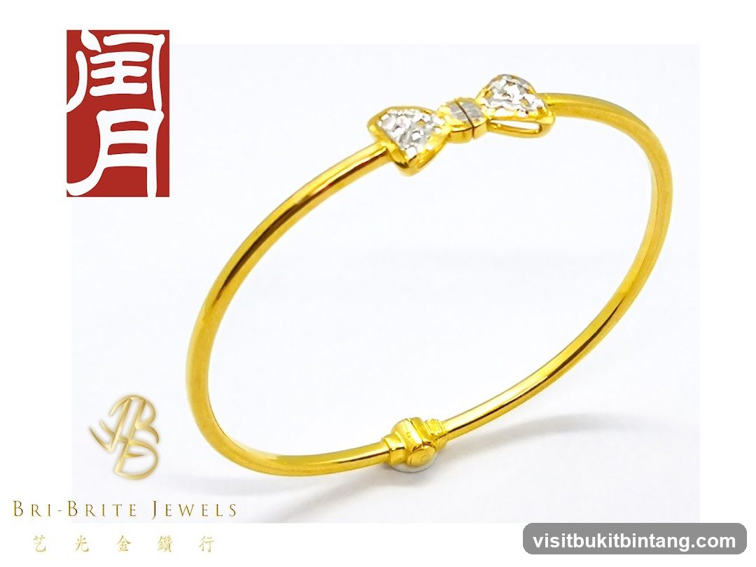 Gold Bracelet with Bow Design
