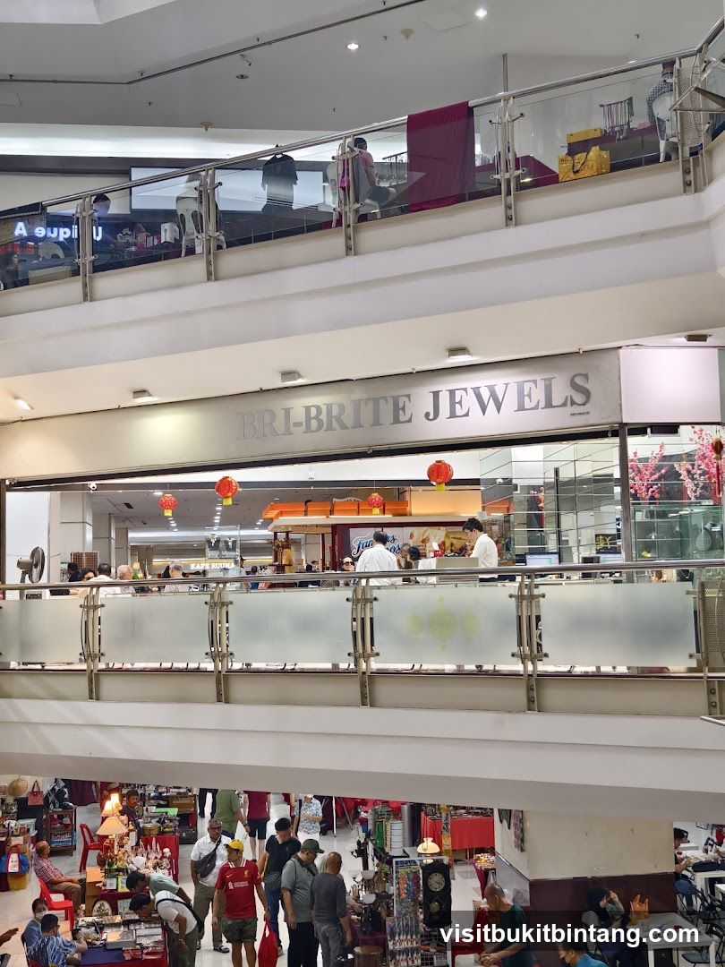 Jewelry store and market stalls in a mall