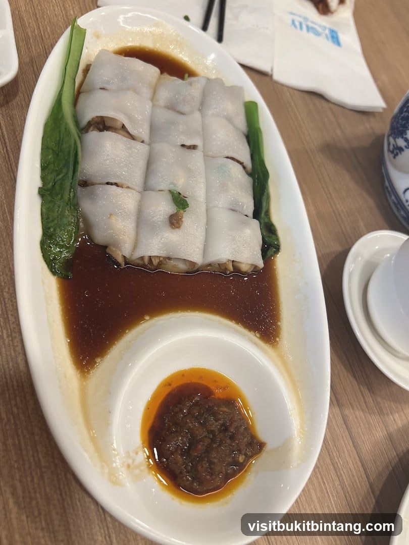 Steamed Rice Rolls with Sauce