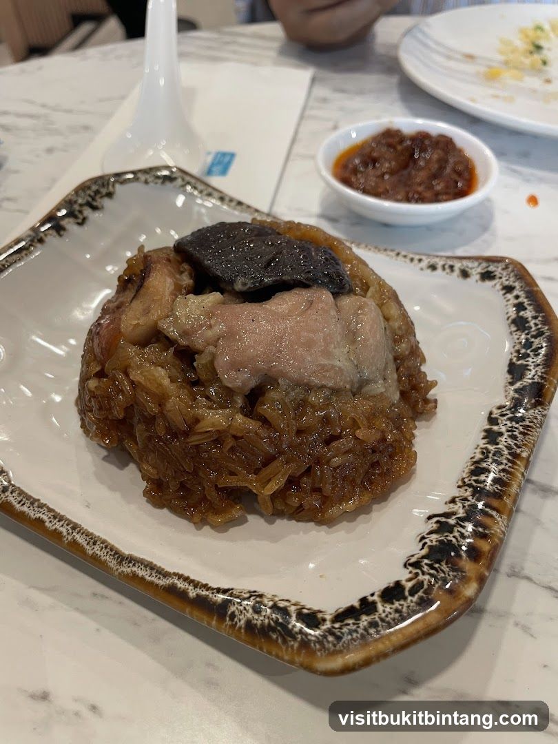 Steamed Sticky Rice with Chicken and Mushroom