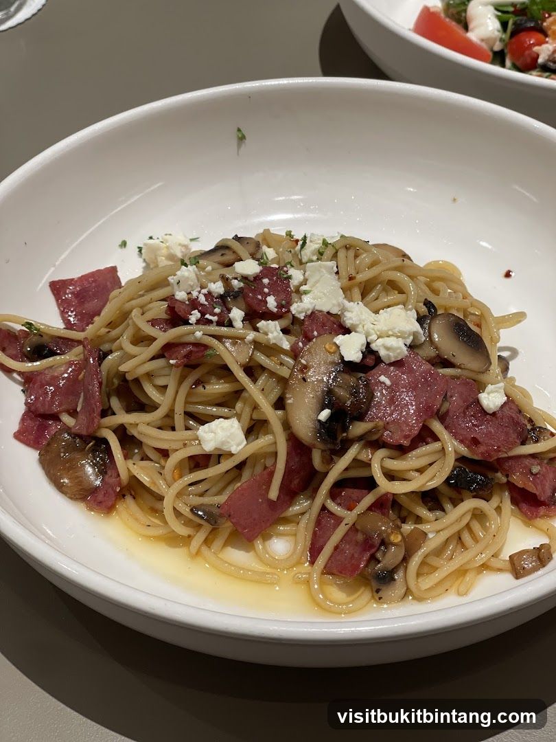 Spaghetti with Meat and Mushrooms