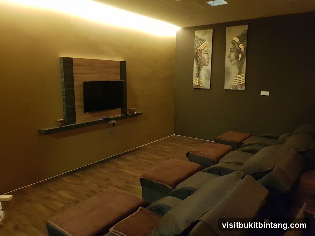 Relaxation Room with Seating and Art