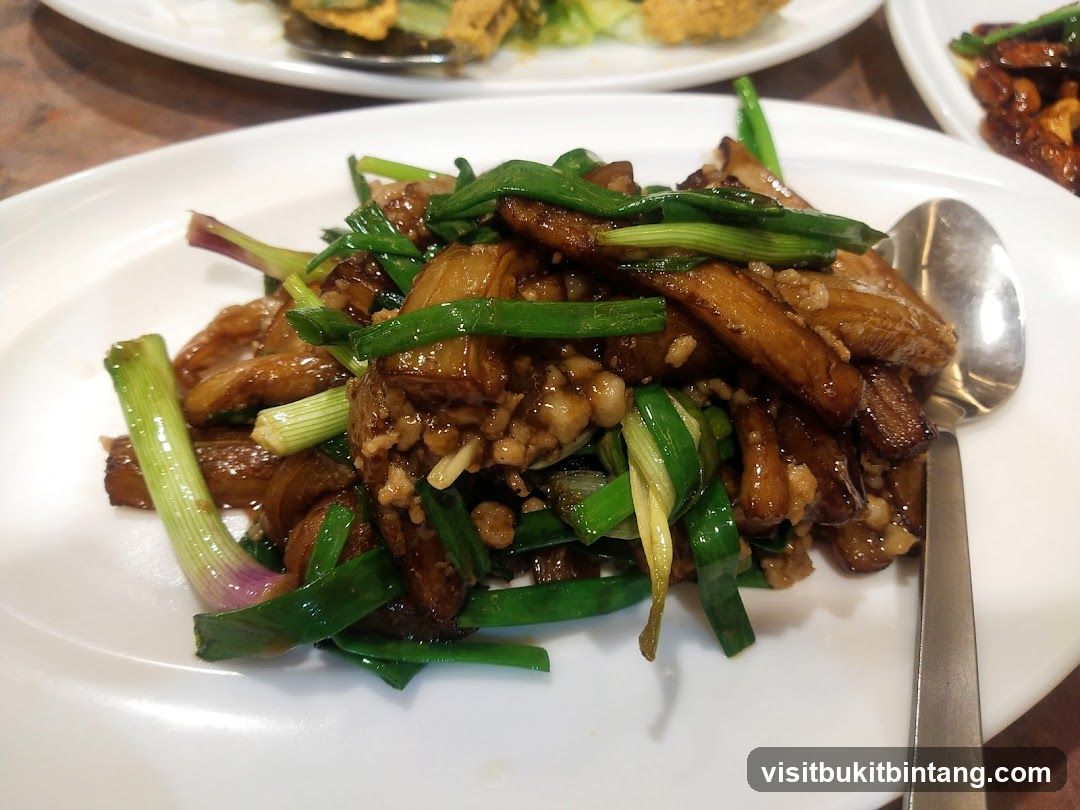 Stir-fried Eggplant with Minced Pork and Scallions