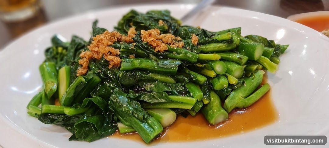 Stir-fried Chinese Broccoli with Garlic