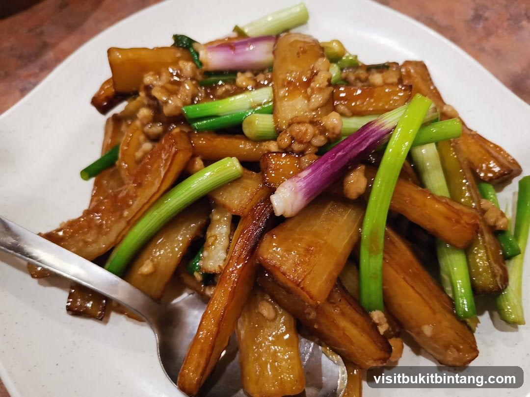 Stir-fried dish with scallions