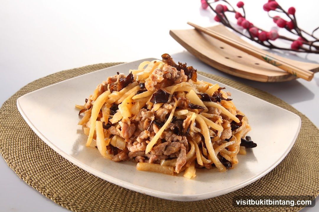 Stir-fried Shredded Pork with Bamboo Shoots