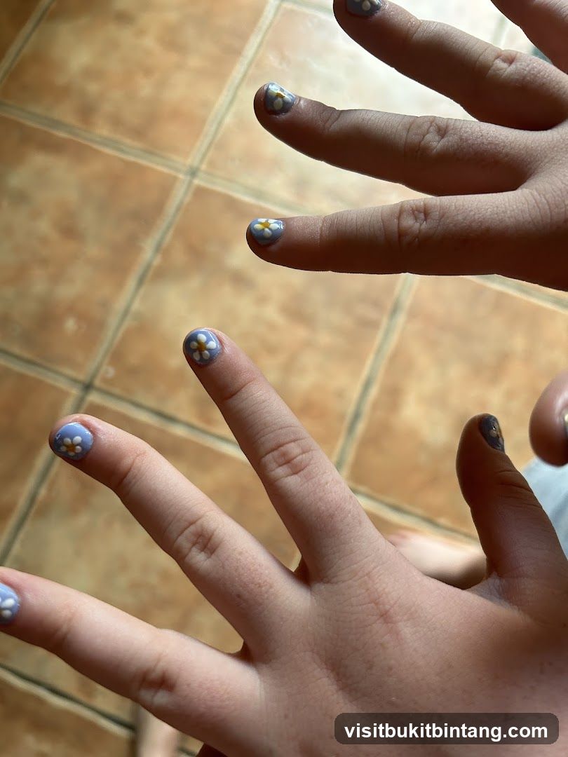 Daisy Nail Art