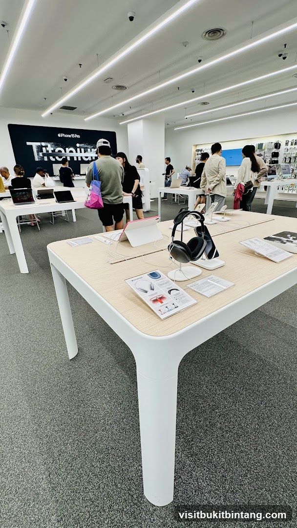 Electronics Store Display
