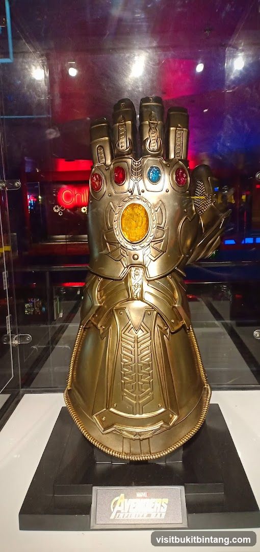 Infinity Gauntlet Replica