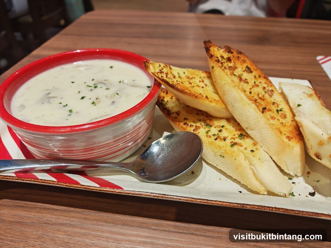 Mushroom Soup with Garlic Bread