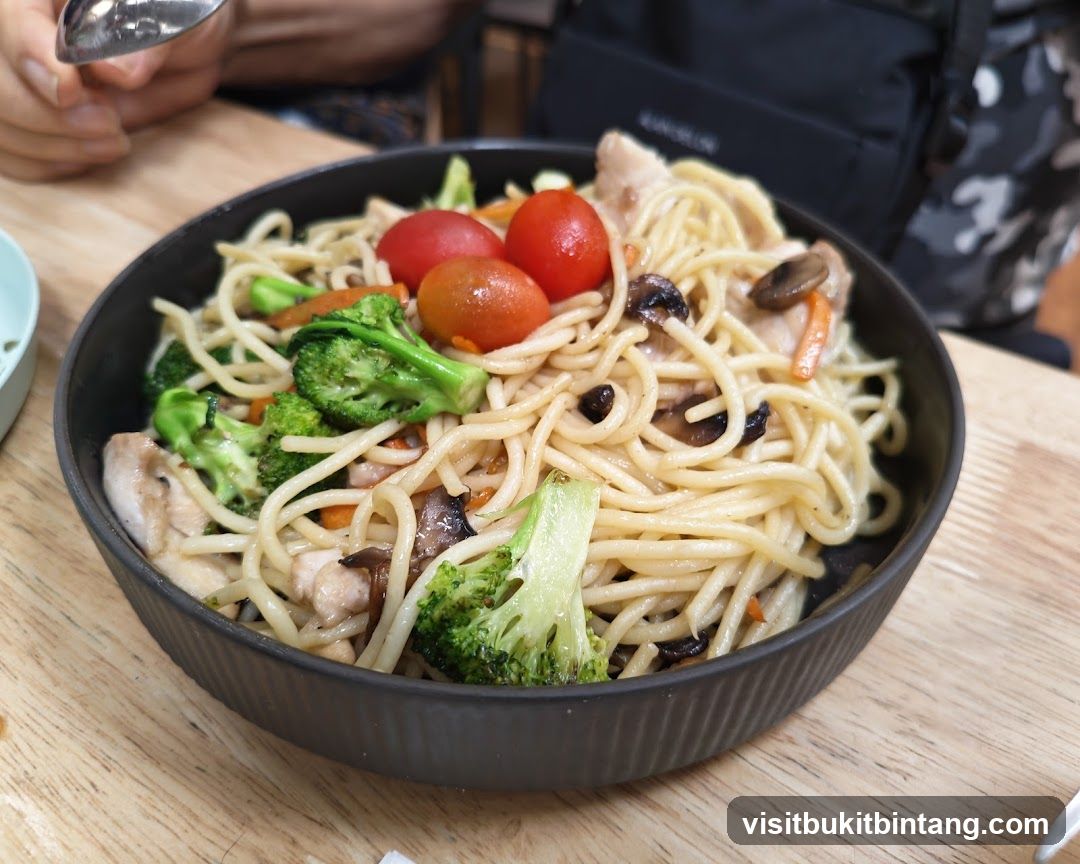 Spaghetti with Chicken and Vegetables