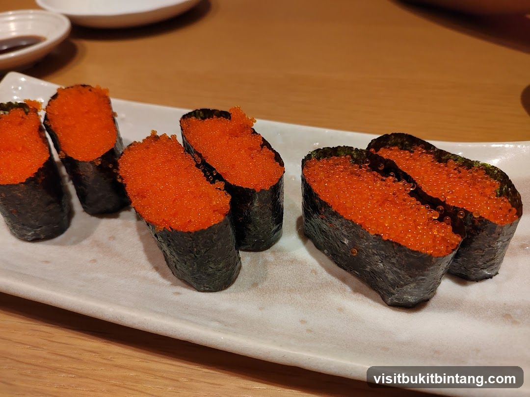 Tobiko Gunkan Maki Sushi