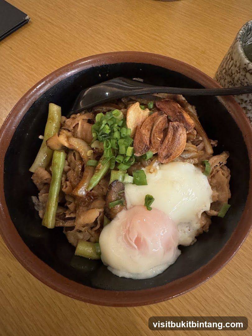 Beef Bowl with Eggs and Vegetables