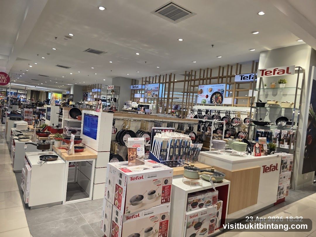 Kitchenware Store Display