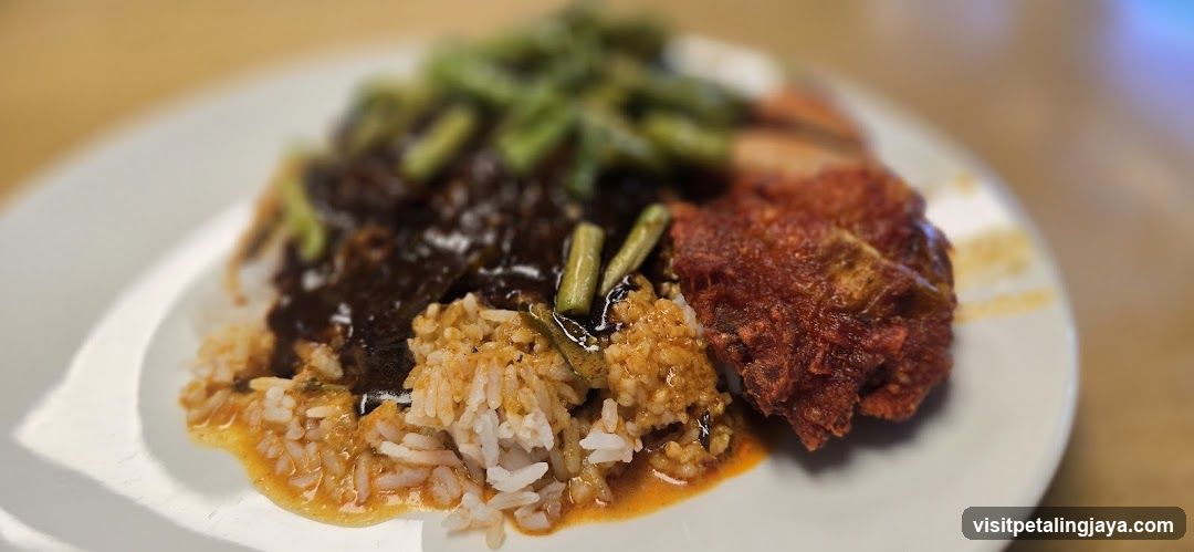 Fried Chicken with Rice and Vegetables
