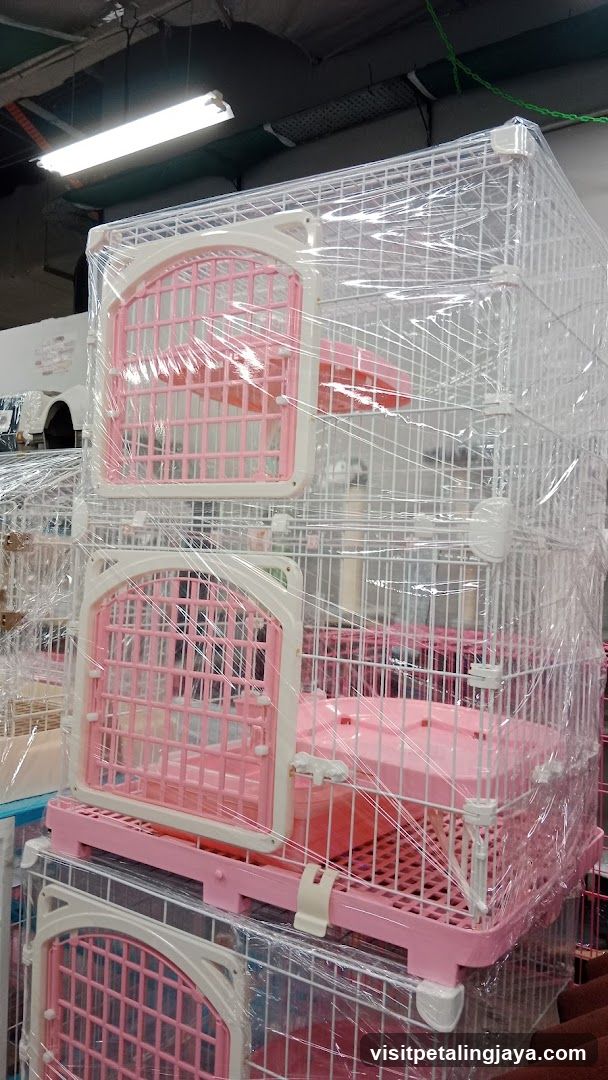 Pet Cages Display