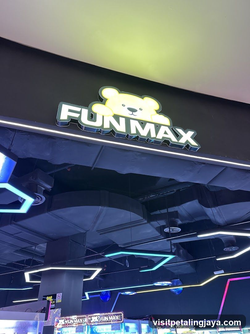 Funmax@TheCurve