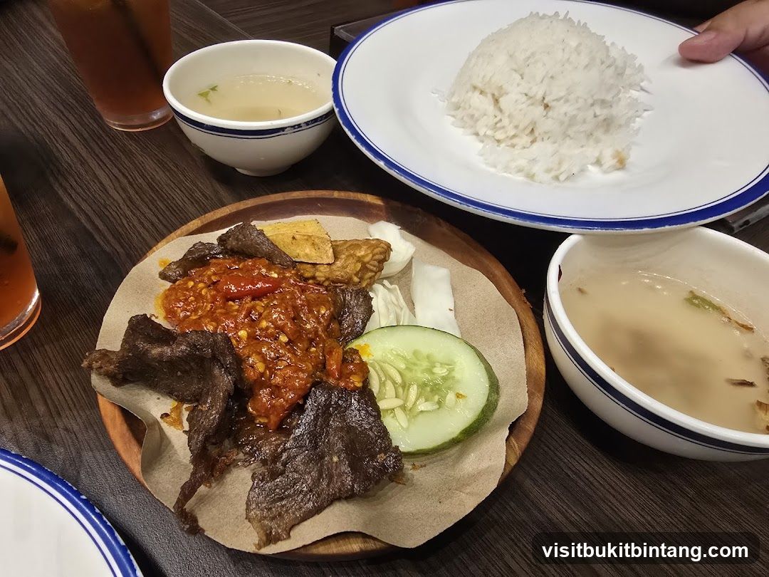 Beef with Chili Sauce and Rice