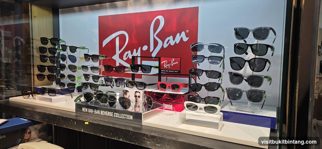 Ray-Ban Sunglasses Display