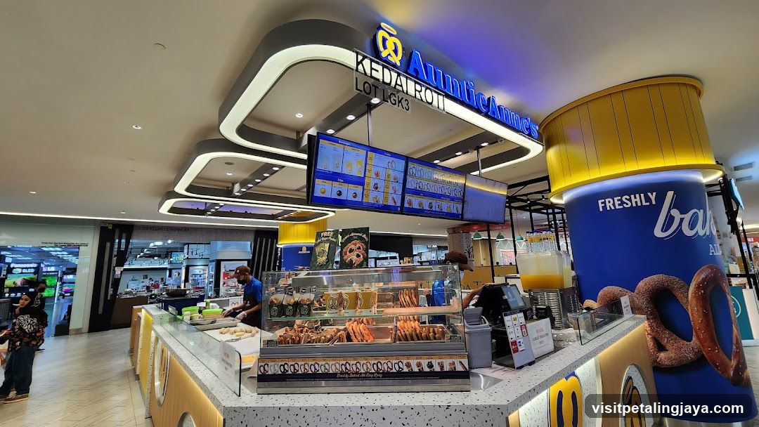Auntie Anne's Food Court Stall