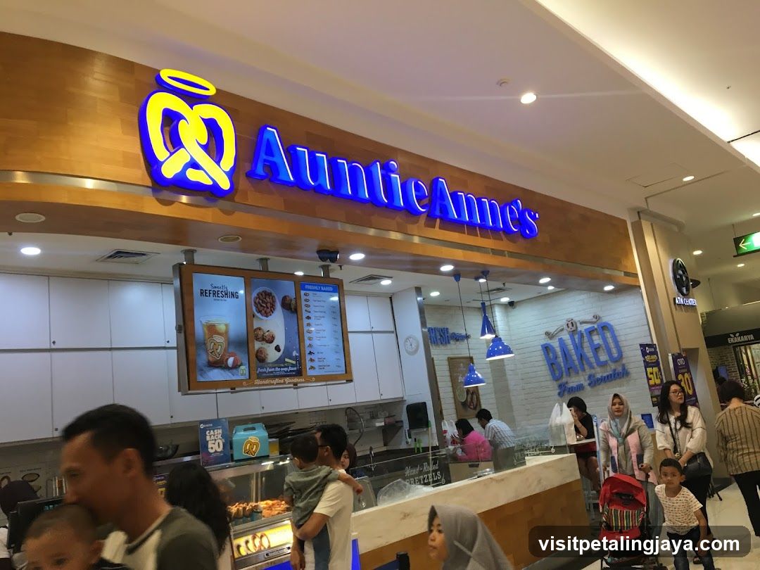 Auntie Anne's Store Interior