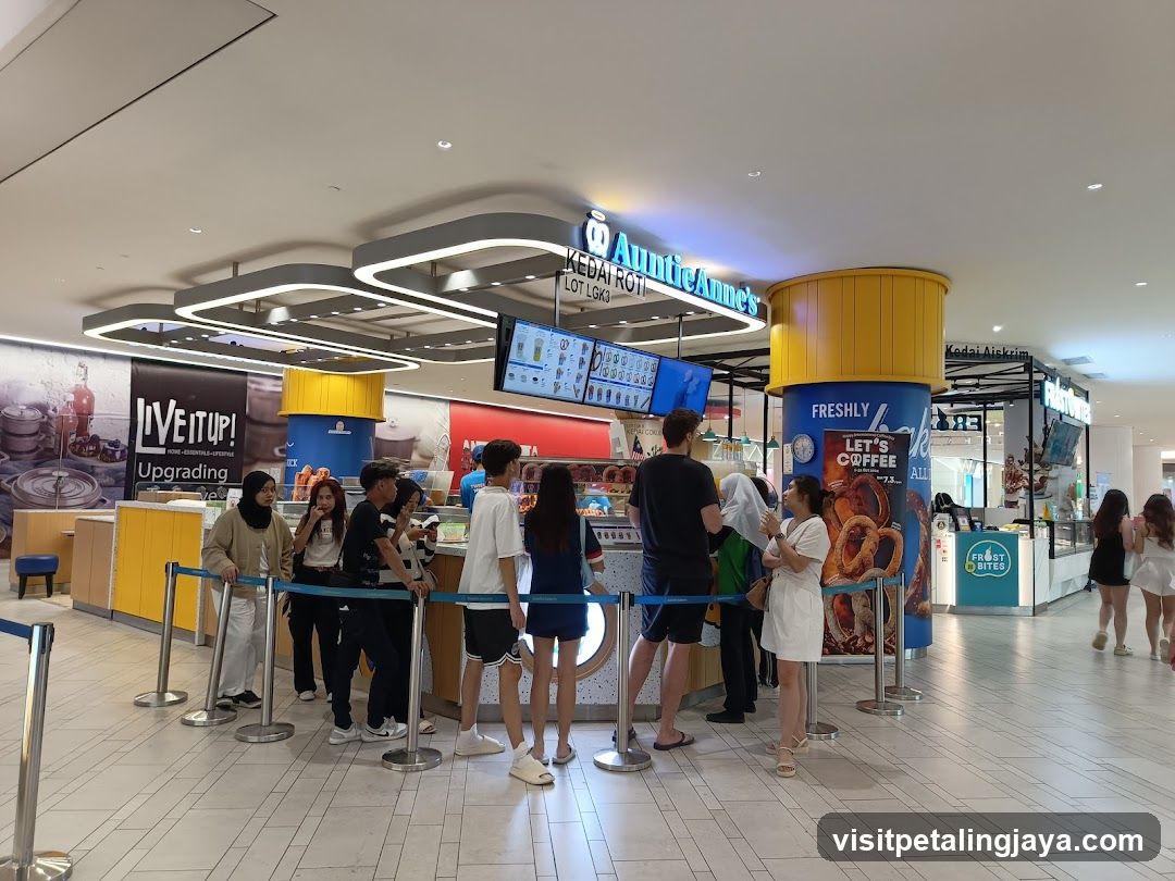 Auntie Anne's Food Court Scene