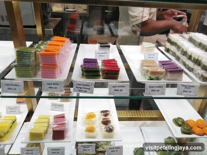 Custard Cake Display Case