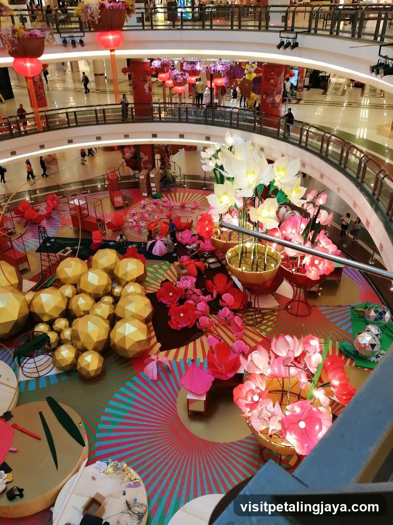 Mall Interior Decoration Display