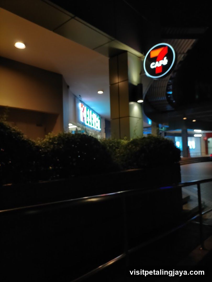 7-Eleven Cafe Exterior Night View