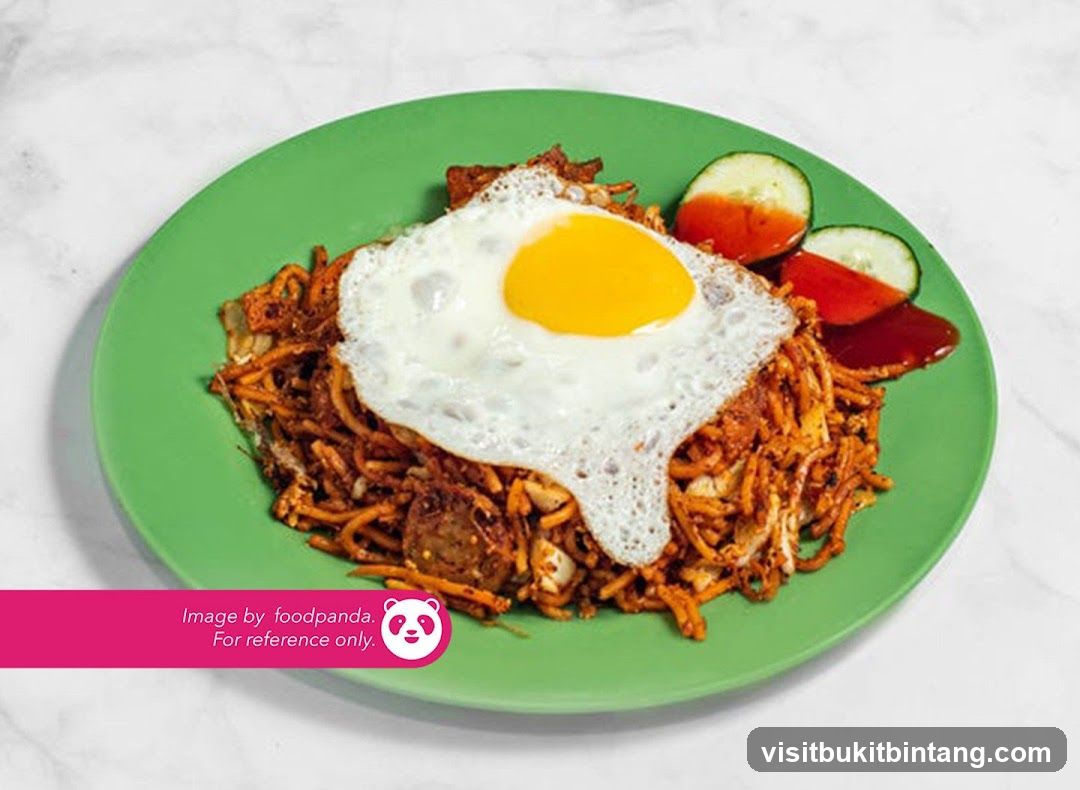 Fried Noodles with Fried Egg