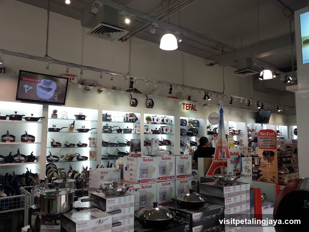 Tefal Kitchenware Display