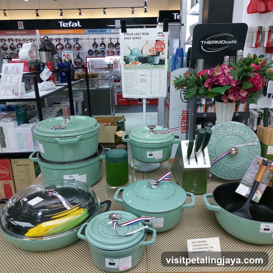 Kitchenware Display