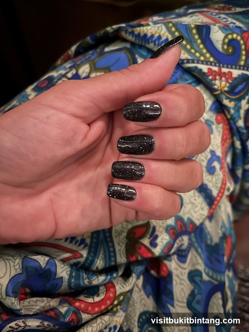Sparkly Black Nails