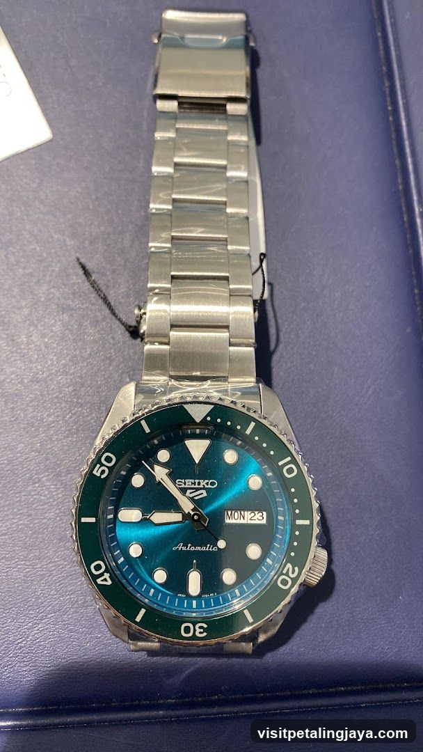 Seiko Diver Watch Display