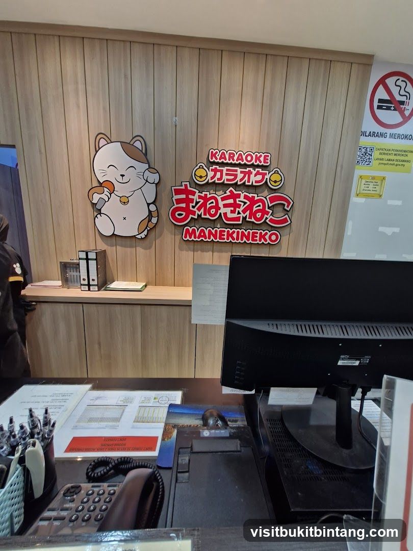 Karaoke Manekineko Signage