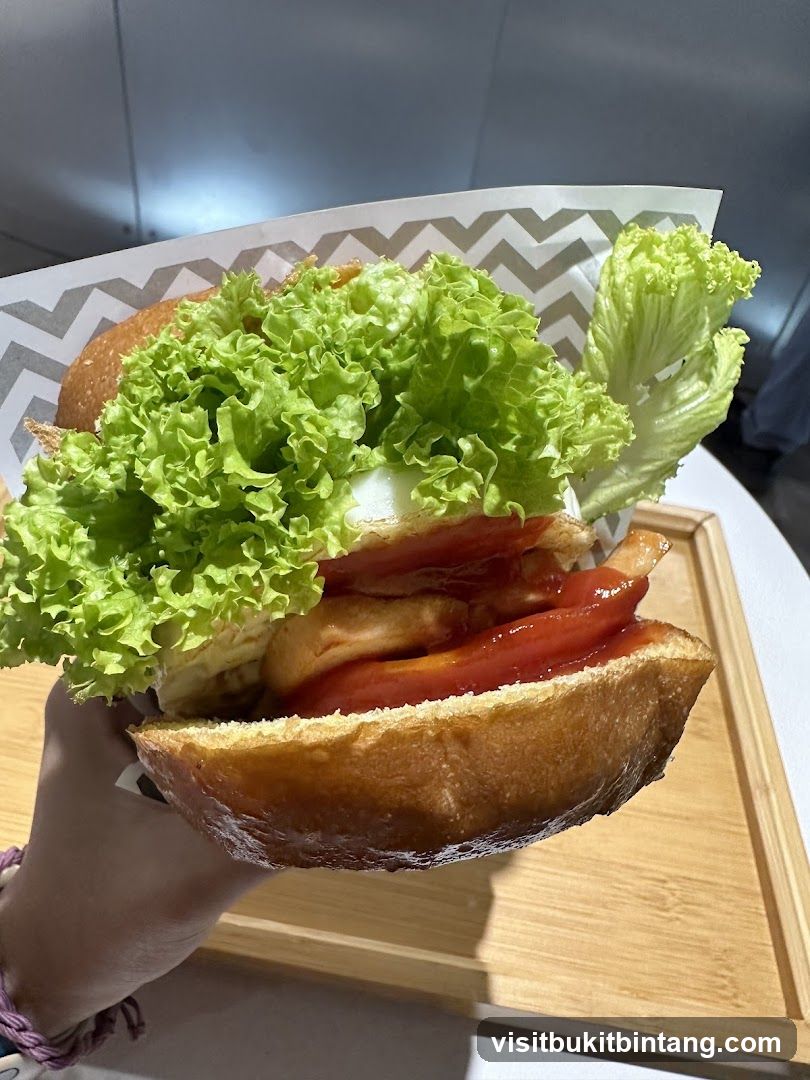 Burger with Lettuce and Tomato