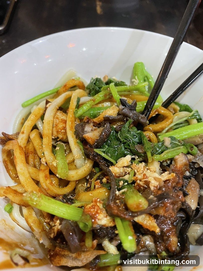 Noodles with Vegetables and Mushrooms