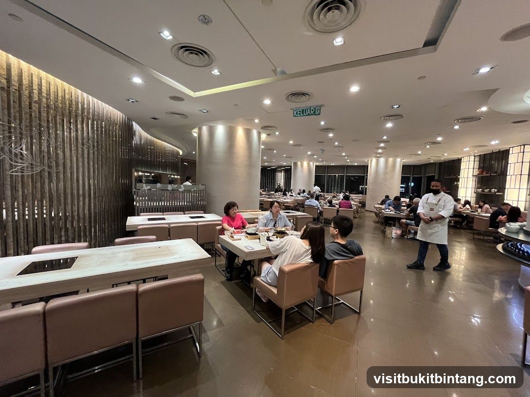 Fong Lye Coffee & Teahouse (The Gardens) 蓬萊咖啡與茶房.