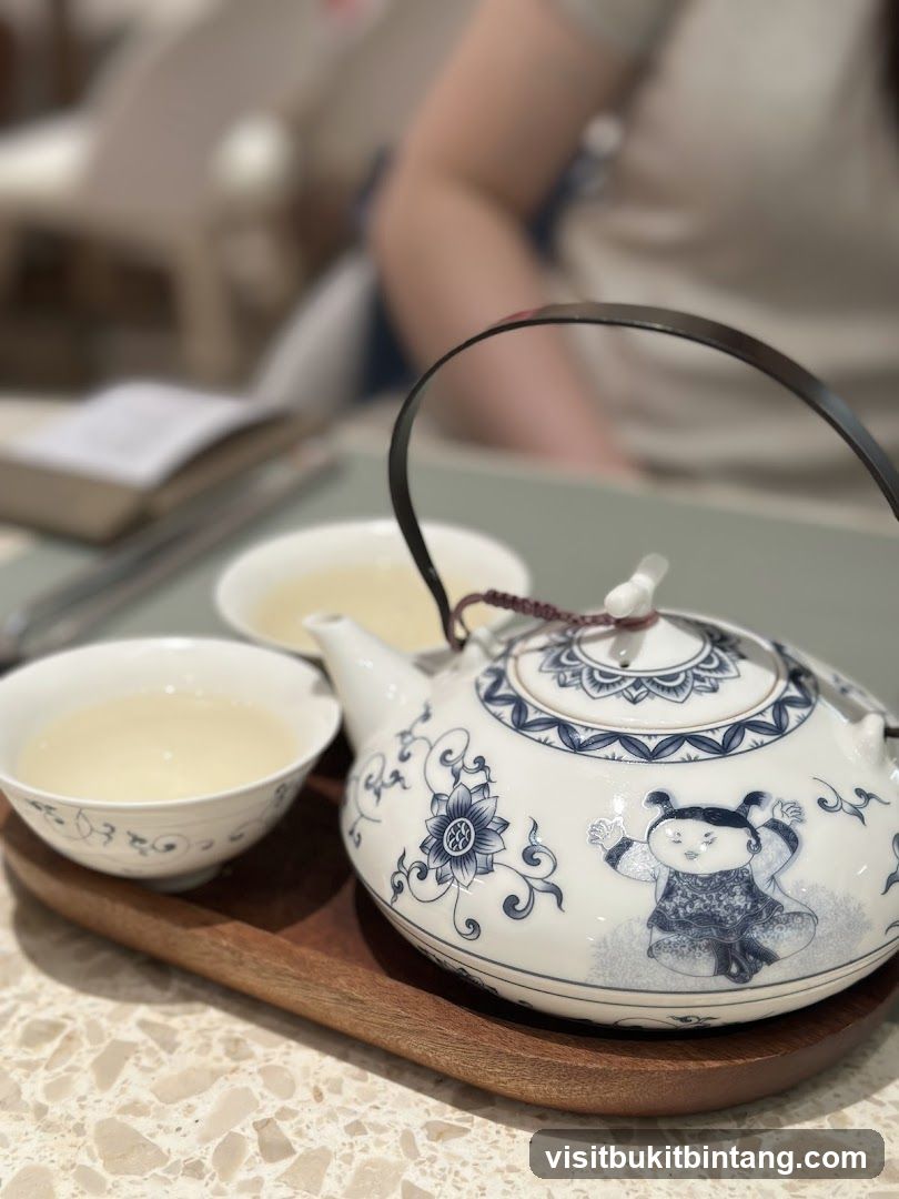 Fong Lye Coffee & Teahouse (The Gardens) 蓬萊咖啡與茶房.