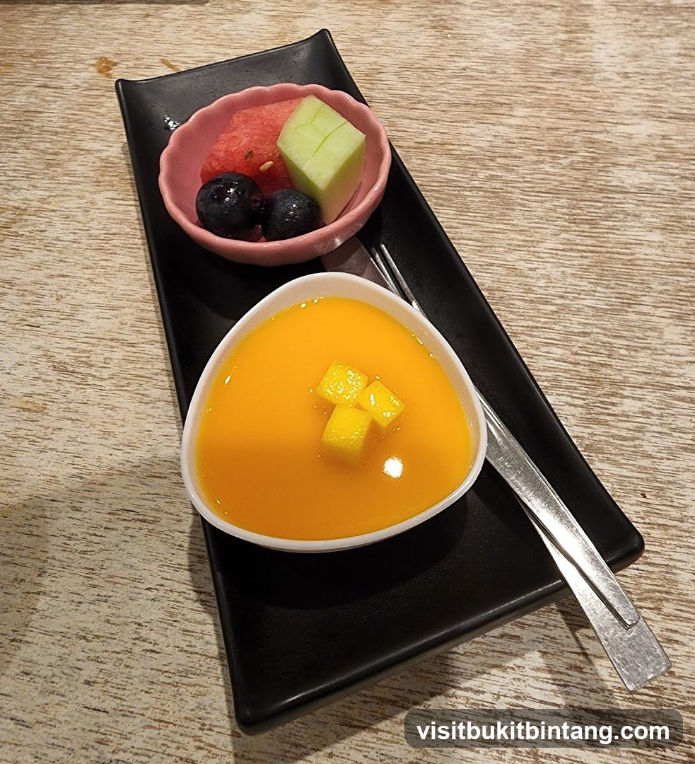 Mango Pudding with Fruit