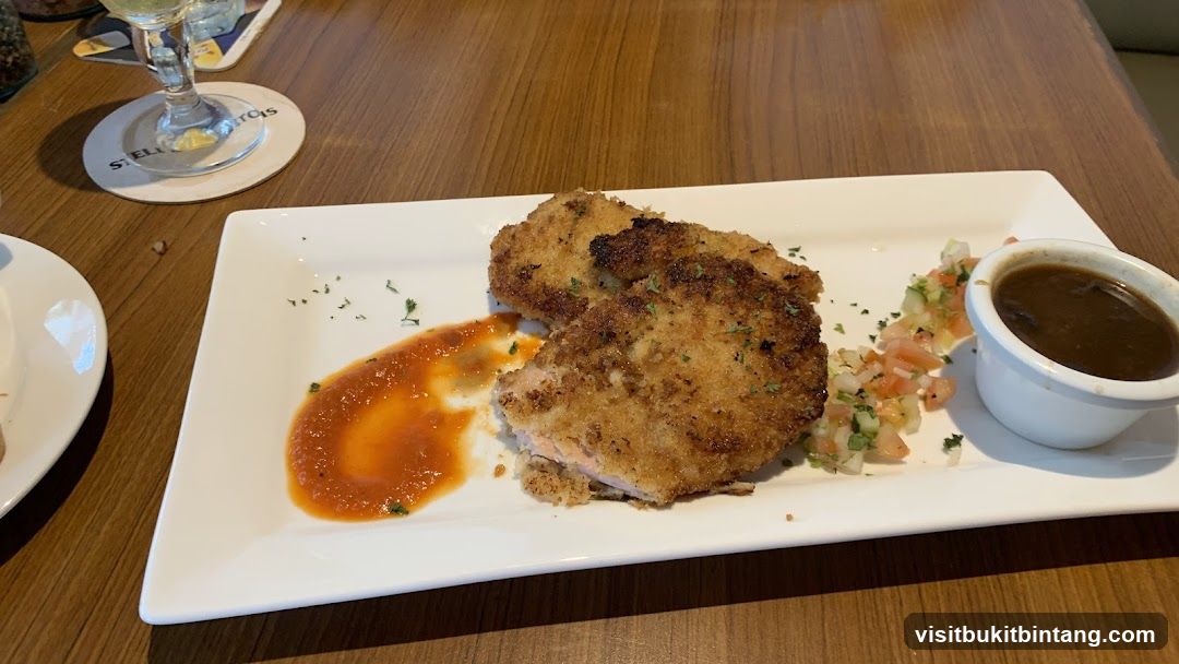 Breaded Cutlets with Sauce and Salsa