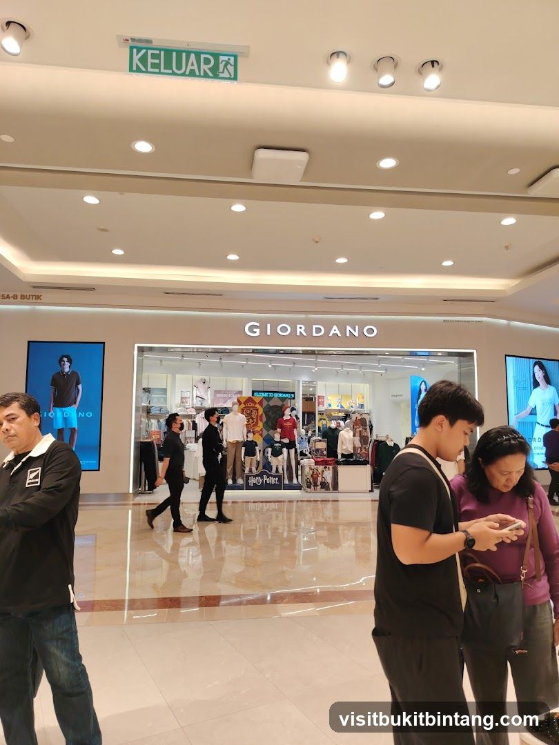 Giordano Storefront