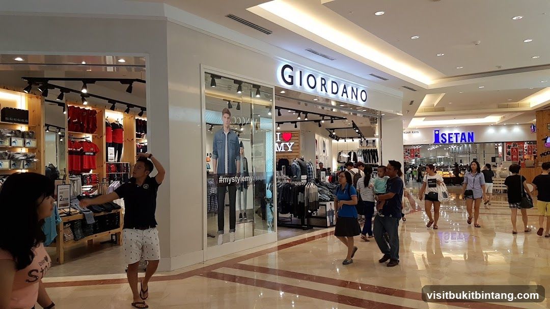 Giordano Storefront