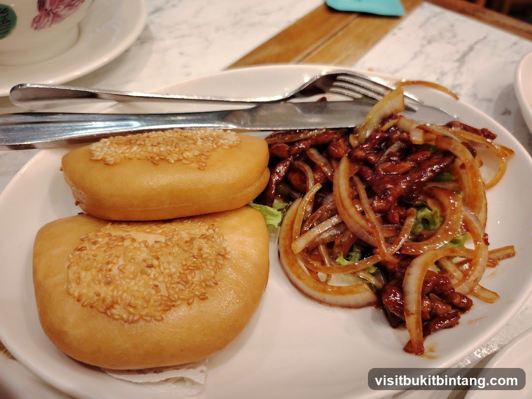 Steamed Buns with Savory Topping