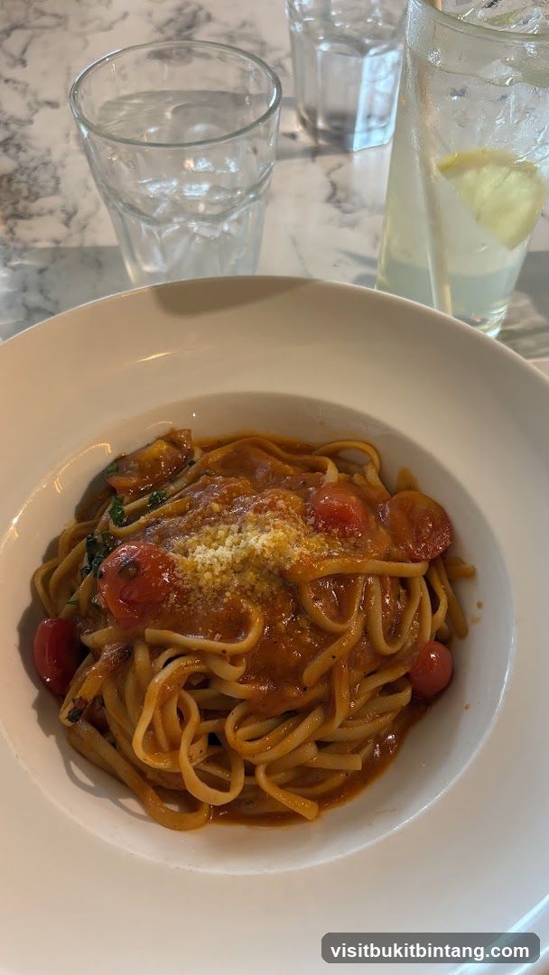 Pasta with Tomatoes and Cheese