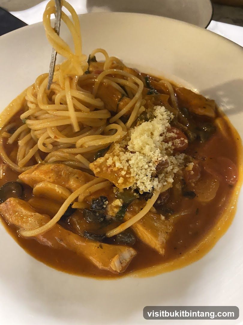 Spaghetti with Chicken and Sauce