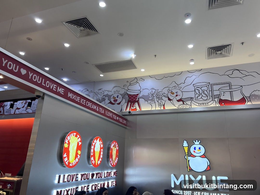 Mixue Ice Cream & Tea Interior