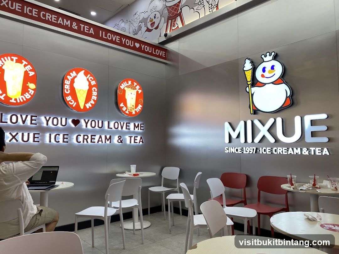 Mixue Ice Cream & Tea Interior
