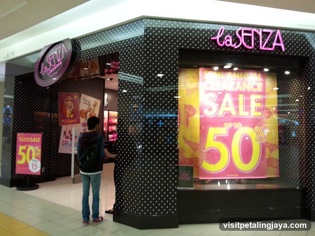 La Senza Storefront Sale Signage