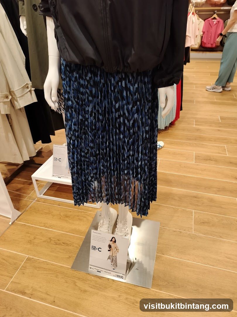 Mannequin wearing a pleated skirt